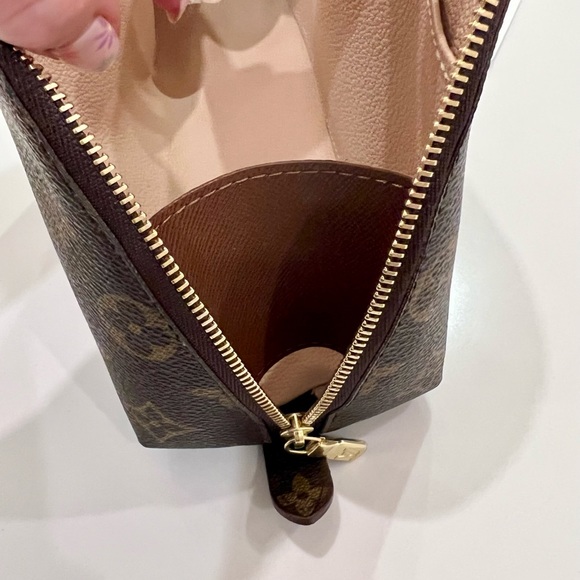 Louis Vuitton Monogram Demi Ronde GM Cosmetic Pouch - Picture 9 of 11